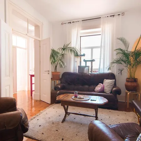 The Sea, The Sky The Sunrise Homestay Lisbon